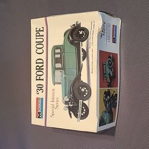 Monogram '30 Ford Coupe Special Interest Series Model Kit